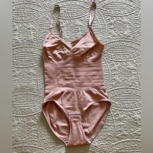 HEYSHAPE SNATCHED SHAPEWEAR BODYSUIT. NWT. SIZE MED